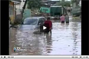 Residents in submerged Pasig areas still await help. Report by Jorge Cariño, ABS-CBN News, for TV Patrol World, September 28, 2009 (Click on screen grab to watch via ABS-CBN News Online)